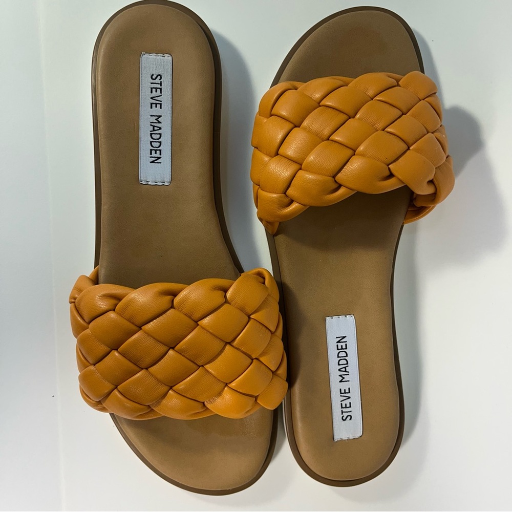 excellent condition Paislee Steve Madden Sandals with padded leather strap